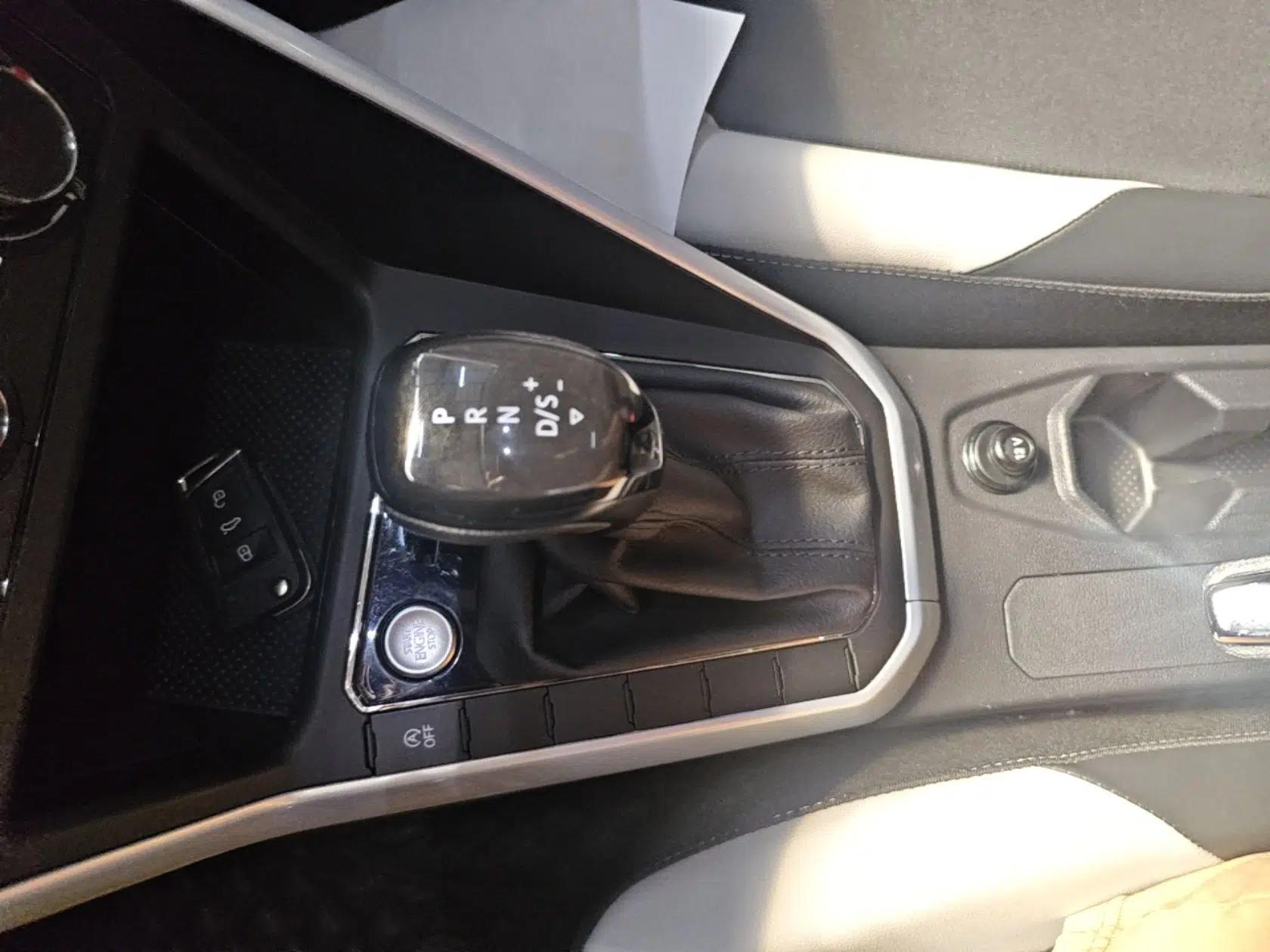 Volkswagen Polo 2021 Plus 1.5L Automatic Colorful Tech Edition — миниатюра 16
