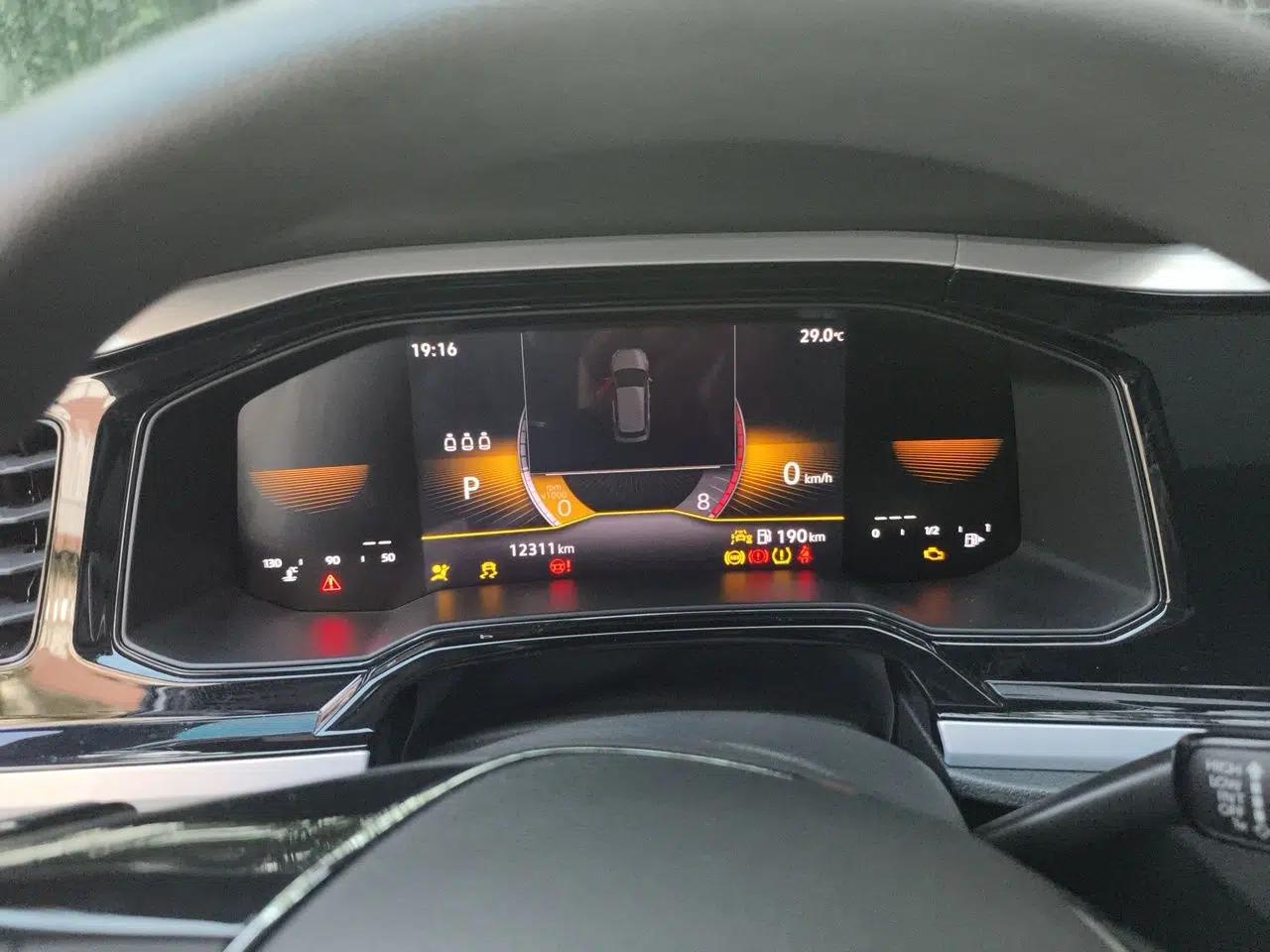 Volkswagen Polo 2023 Plus 1.5L Automatic Colorful Tech Edition — миниатюра 11