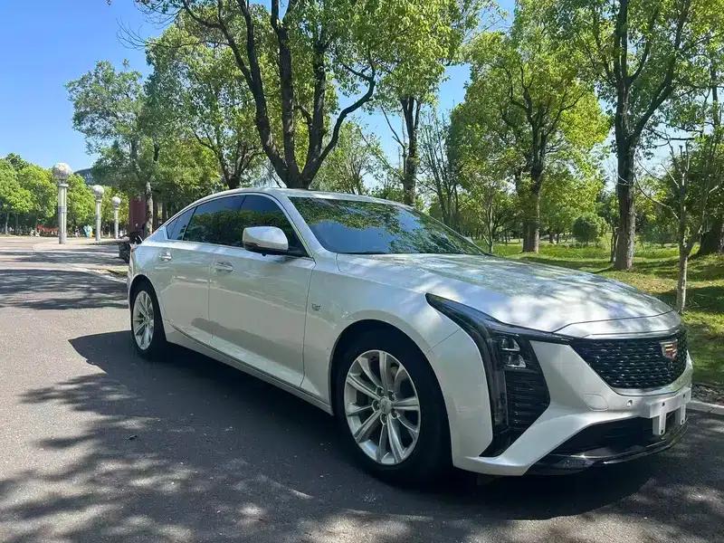 2024 Cadillac CT5 28T Luxury Pro — миниатюра 3