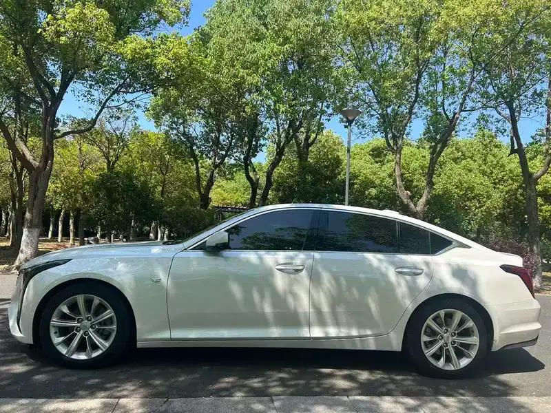 2024 Cadillac CT5 28T Luxury Pro — миниатюра 4
