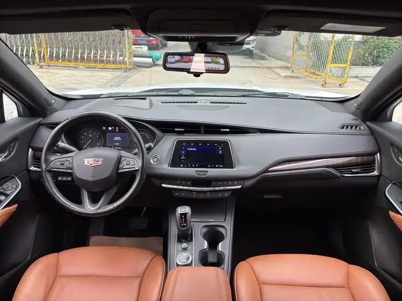2018 Cadillac XT4 28T AWD Platinum Edition — миниатюра 11