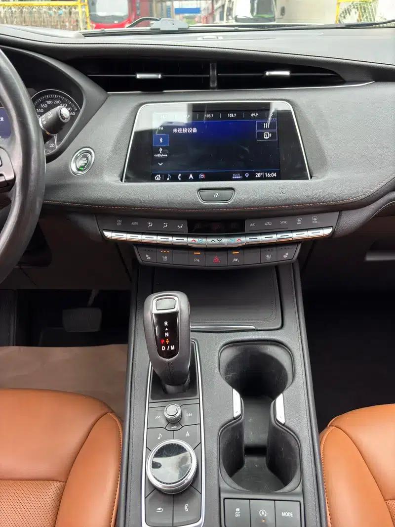 2018 Cadillac XT4 28T AWD Platinum Edition — миниатюра 12