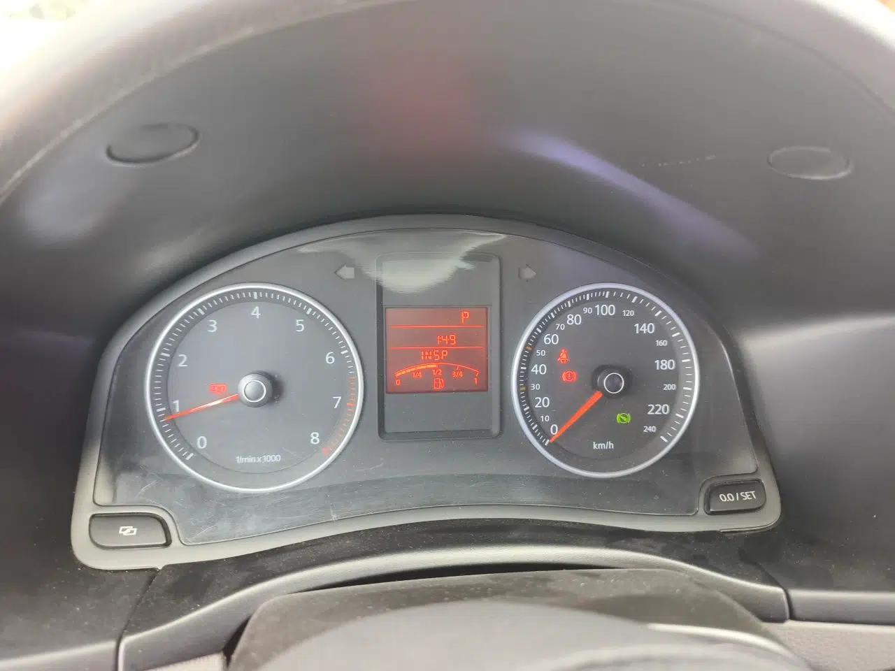 Volkswagen Bora 2012 1.6L Automatic Comfortable Value Edition — миниатюра 11