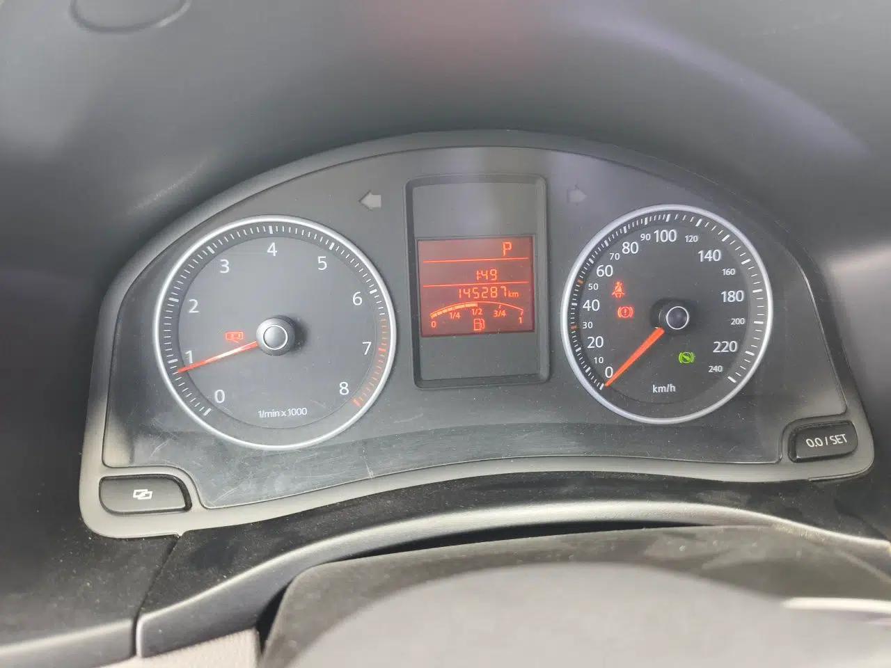 Volkswagen Bora 2012 1.6L Automatic Comfortable Value Edition — миниатюра 12