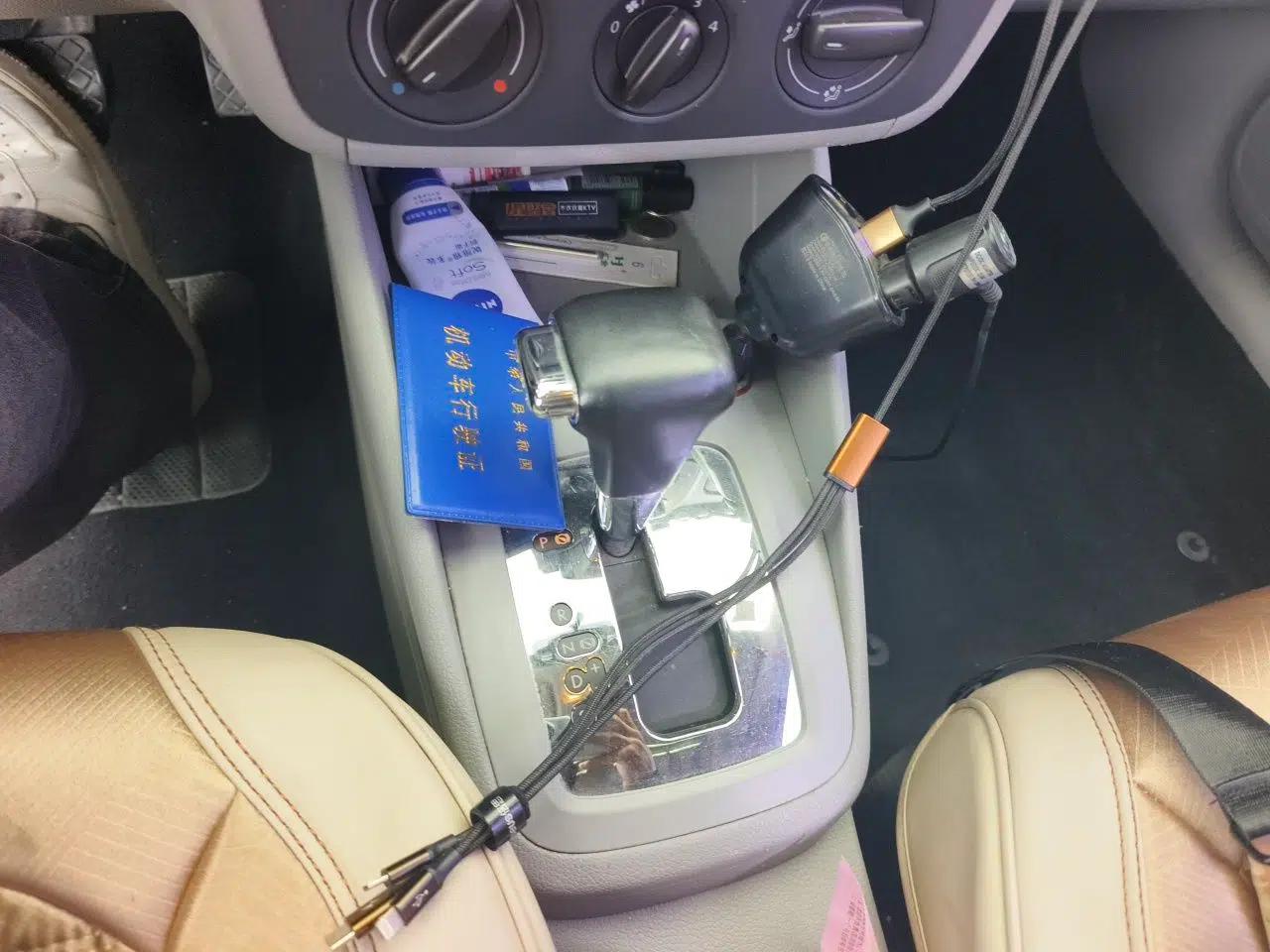 Volkswagen Bora 2012 1.6L Automatic Comfortable Value Edition — миниатюра 14