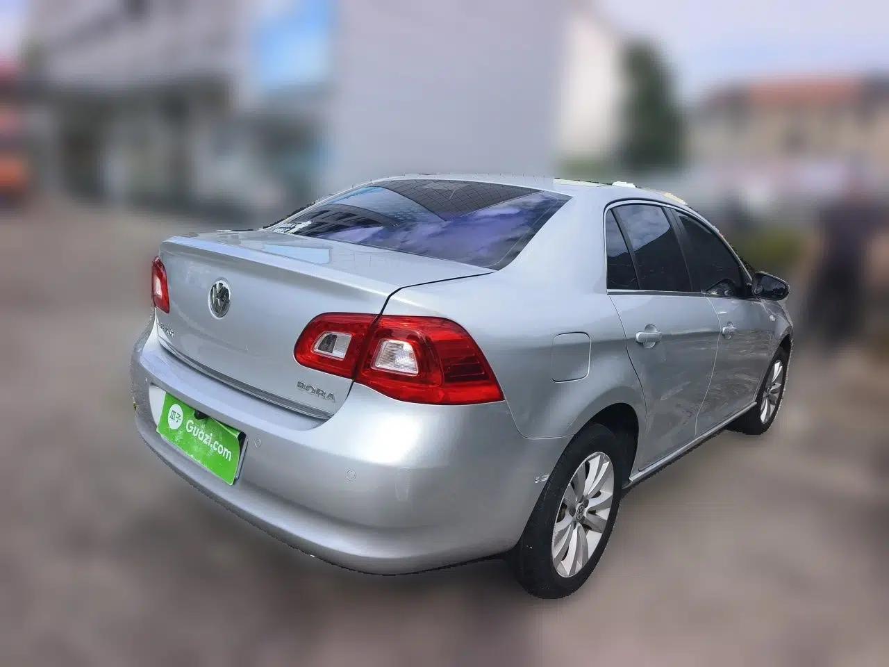 Volkswagen Bora 2012 1.6L Automatic Comfortable Value Edition — миниатюра 6