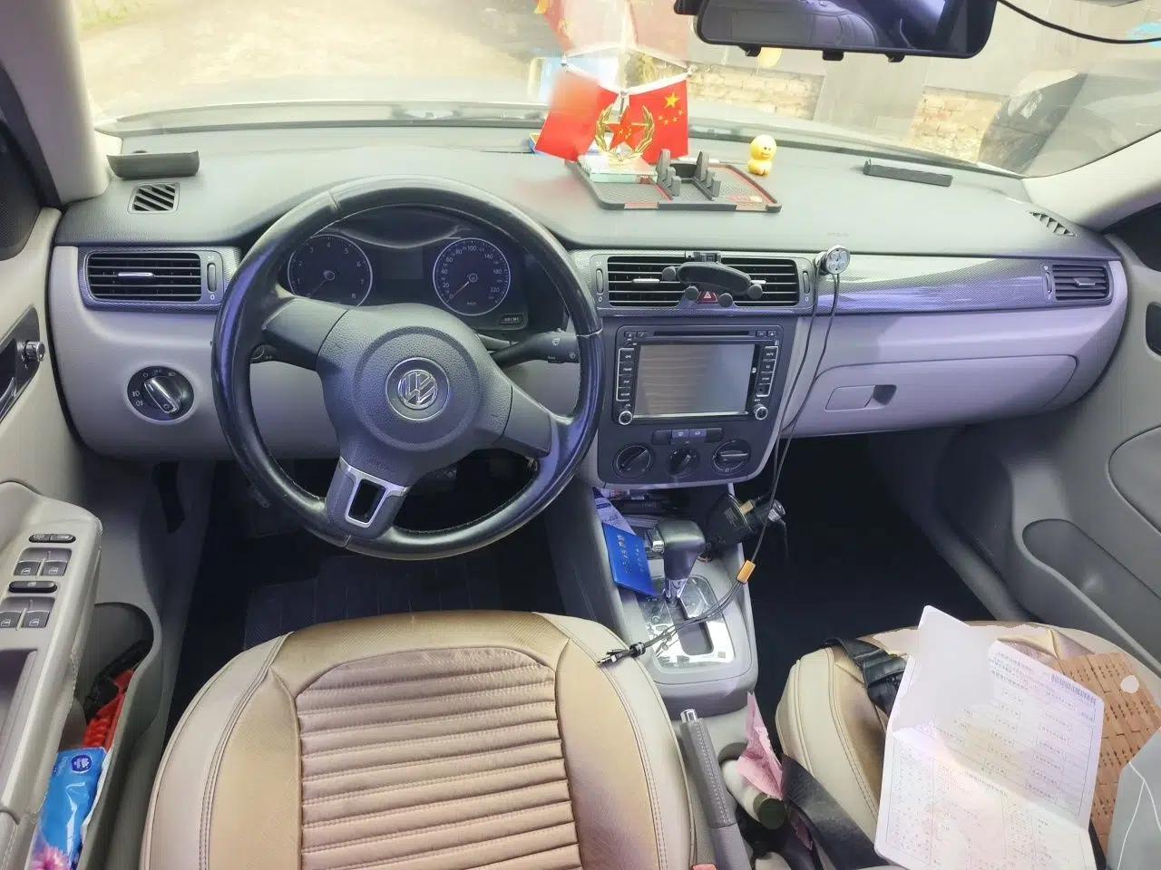 Volkswagen Bora 2012 1.6L Automatic Comfortable Value Edition — миниатюра 9