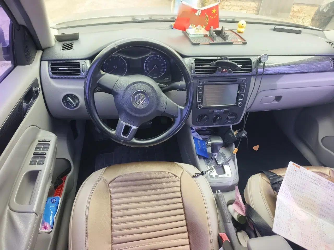 Volkswagen Bora 2012 1.6L Automatic Comfortable Value Edition — миниатюра 10
