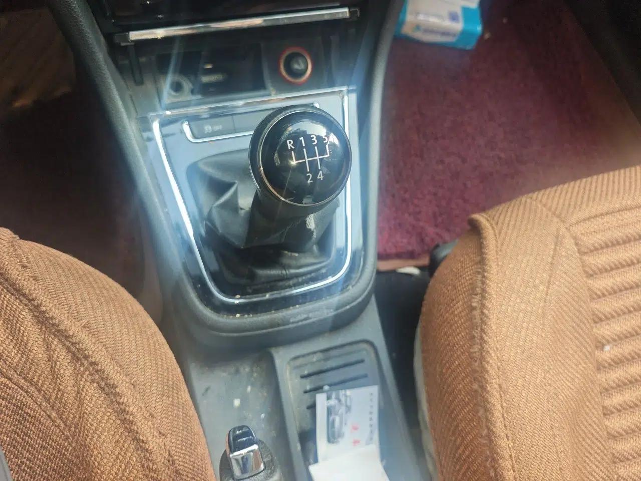 Volkswagen Bora 2013 1.6L Manual Fashion Edition — миниатюра 14