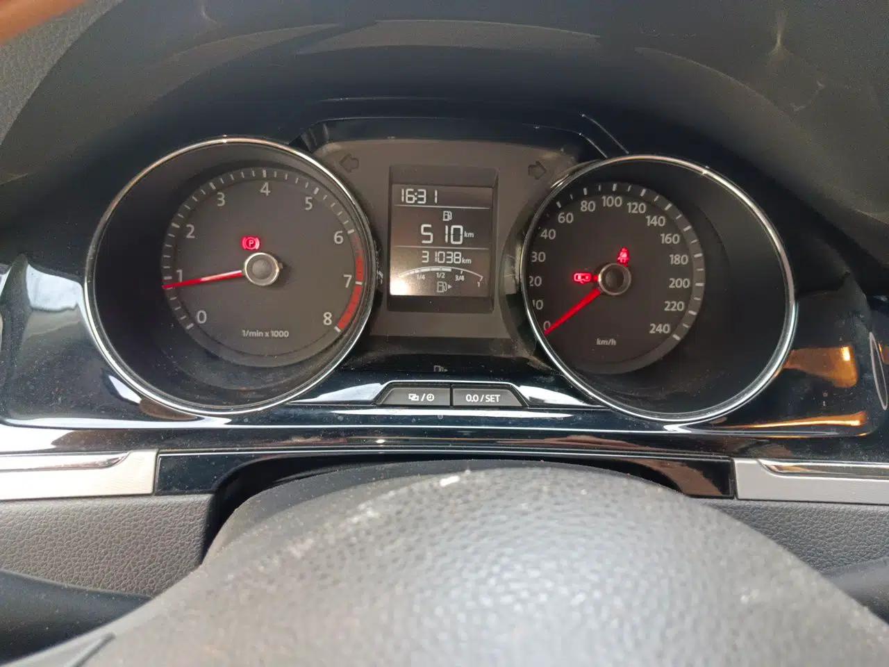 Volkswagen Bora 2013 1.6L Manual Comfort Model — миниатюра 11