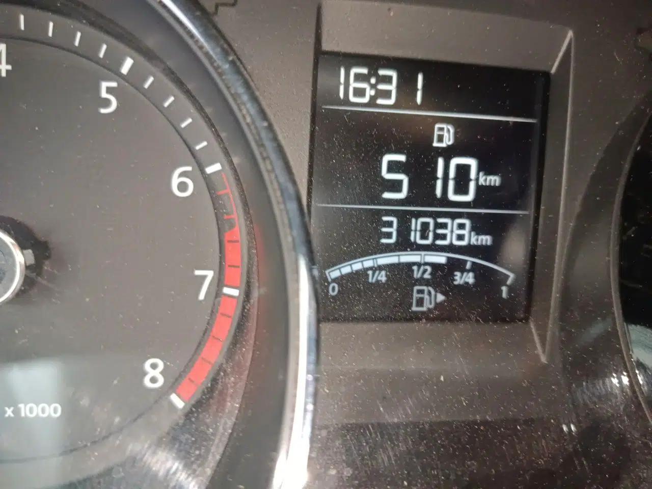 Volkswagen Bora 2013 1.6L Manual Comfort Model — миниатюра 12