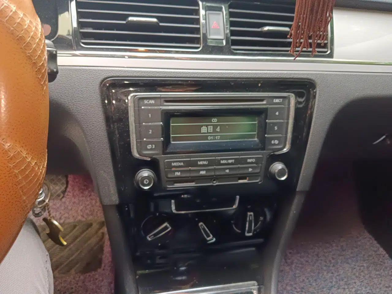 Volkswagen Bora 2013 1.6L Manual Comfort Model — миниатюра 13