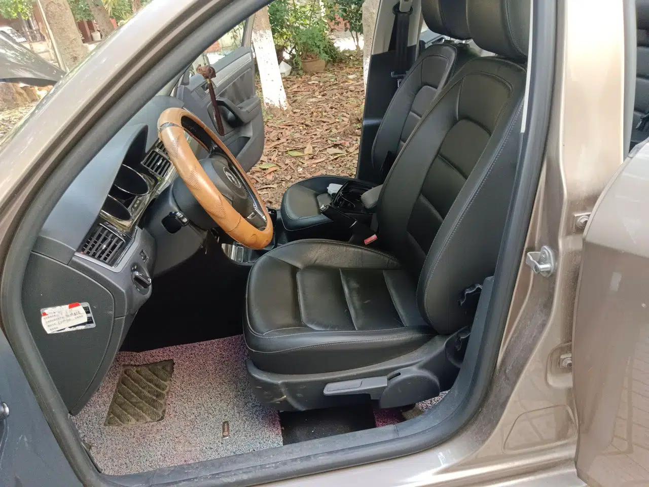 Volkswagen Bora 2013 1.6L Manual Comfort Model — миниатюра 15
