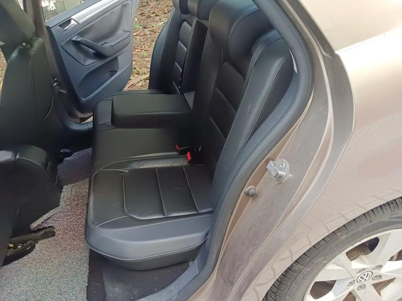 Volkswagen Bora 2013 1.6L Manual Comfort Model — миниатюра 17