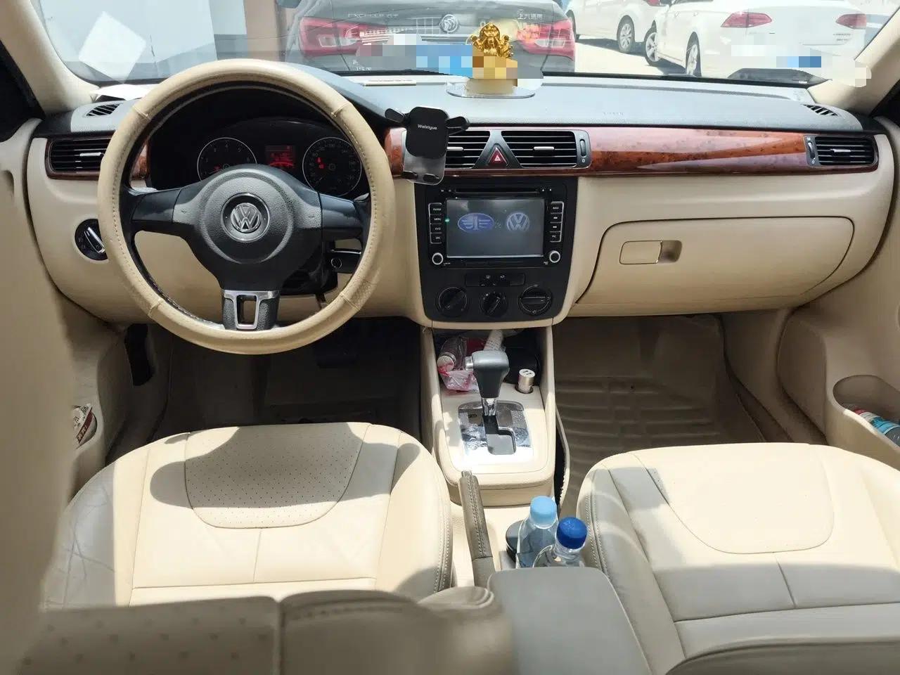 Volkswagen Bora 2012 1.6L Automatic Comfort Edition — миниатюра 9