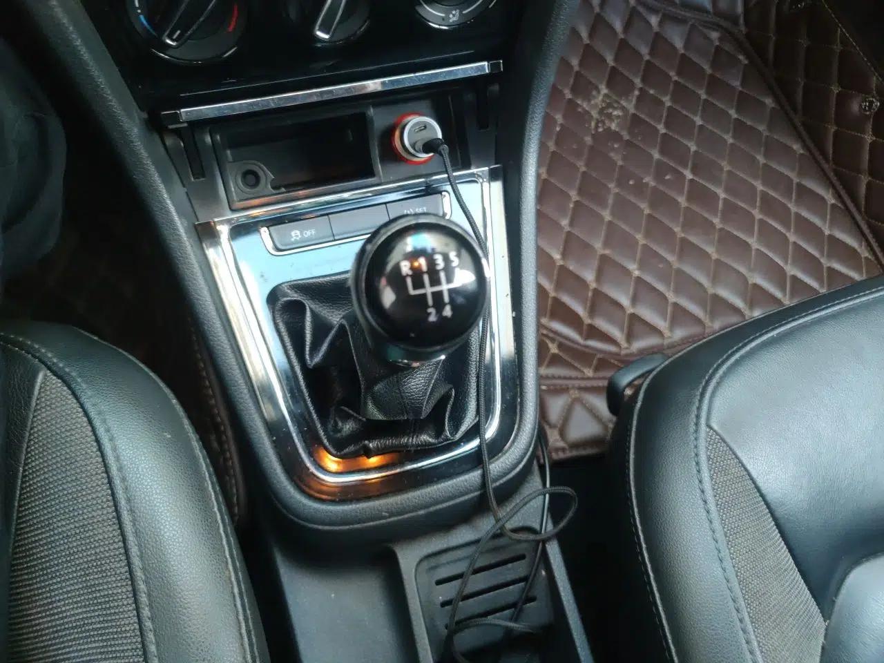 Volkswagen Bora 2015 Zhuihui Edition 1.6L Manual Comfort Model — миниатюра 14