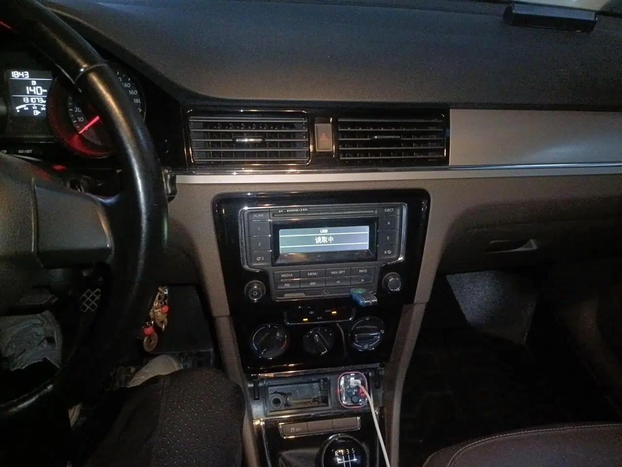 Volkswagen Bora 2013 1.6L Manual Comfort Model — миниатюра 13