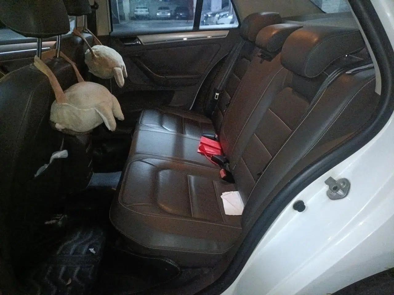 Volkswagen Bora 2013 1.6L Manual Comfort Model — миниатюра 17