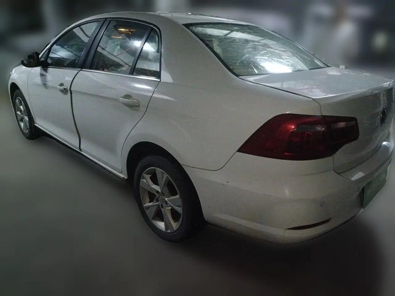 Volkswagen Bora 2013 1.6L Manual Comfort Model — миниатюра 4