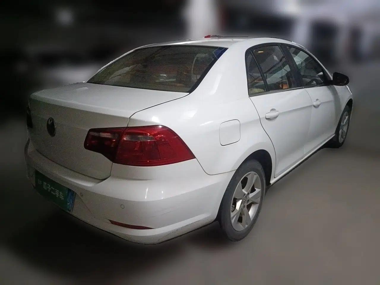 Volkswagen Bora 2013 1.6L Manual Comfort Model — миниатюра 6