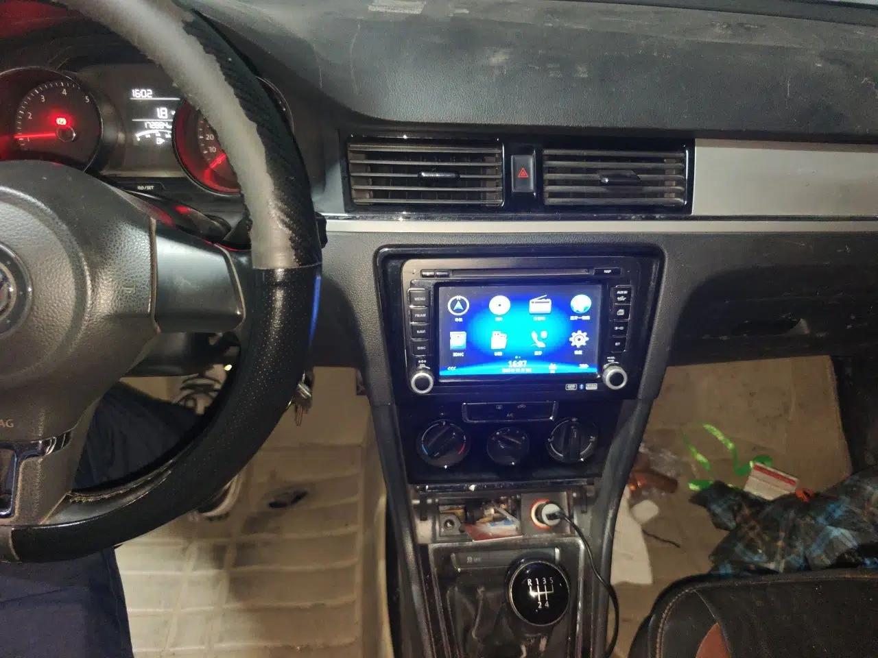 Volkswagen Bora 2014 1.6L Manual Fashion Edition — миниатюра 13