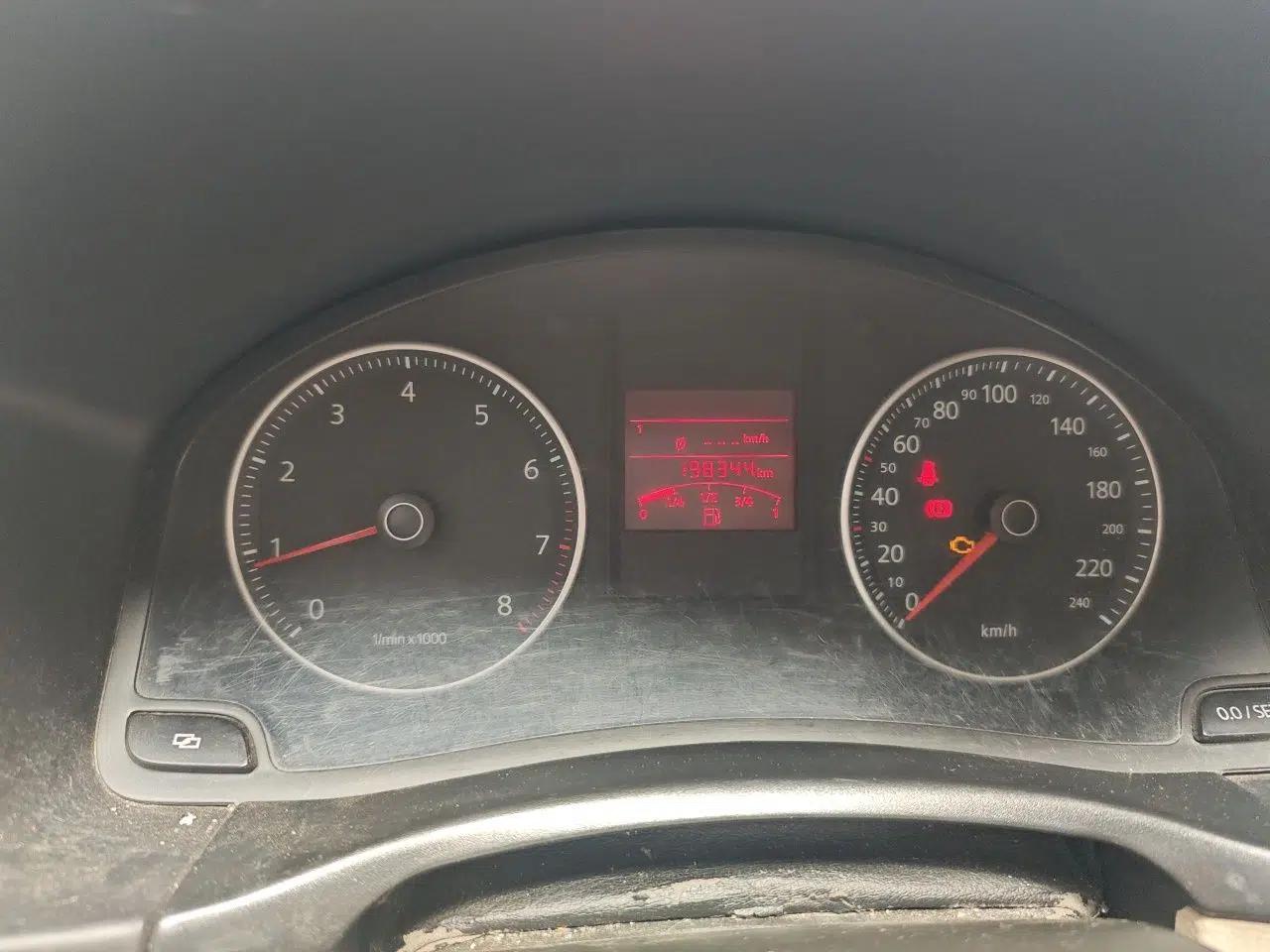 Volkswagen Bora 2011 1.6L Manual Fashion Edition — миниатюра 12