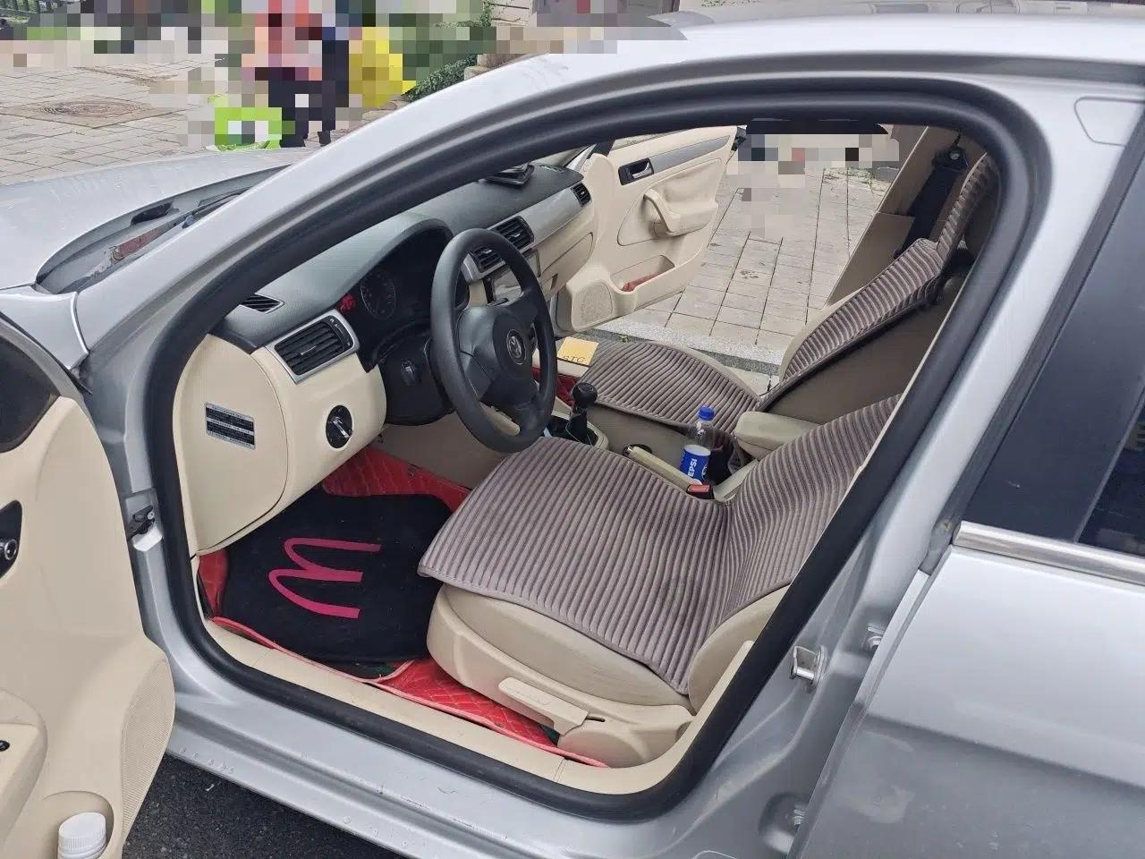 Volkswagen Bora 2011 1.6L Manual Fashion Edition — миниатюра 16