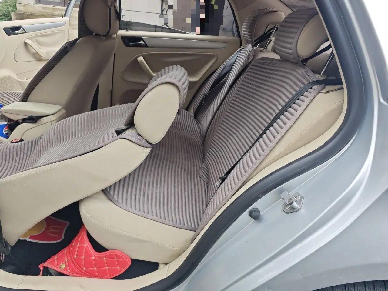 Volkswagen Bora 2011 1.6L Manual Fashion Edition — миниатюра 17
