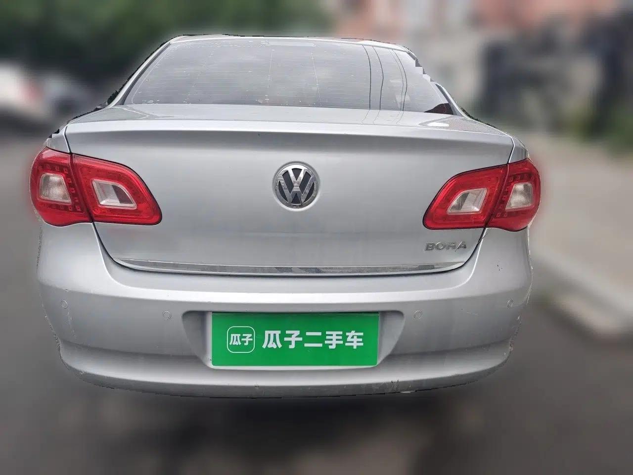 Volkswagen Bora 2011 1.6L Manual Fashion Edition — миниатюра 5