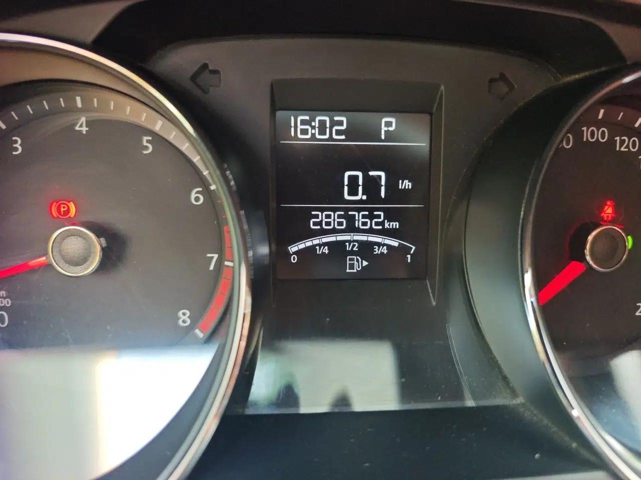 Volkswagen Bora 2016 1.6L Automatic Fashion Model — миниатюра 12