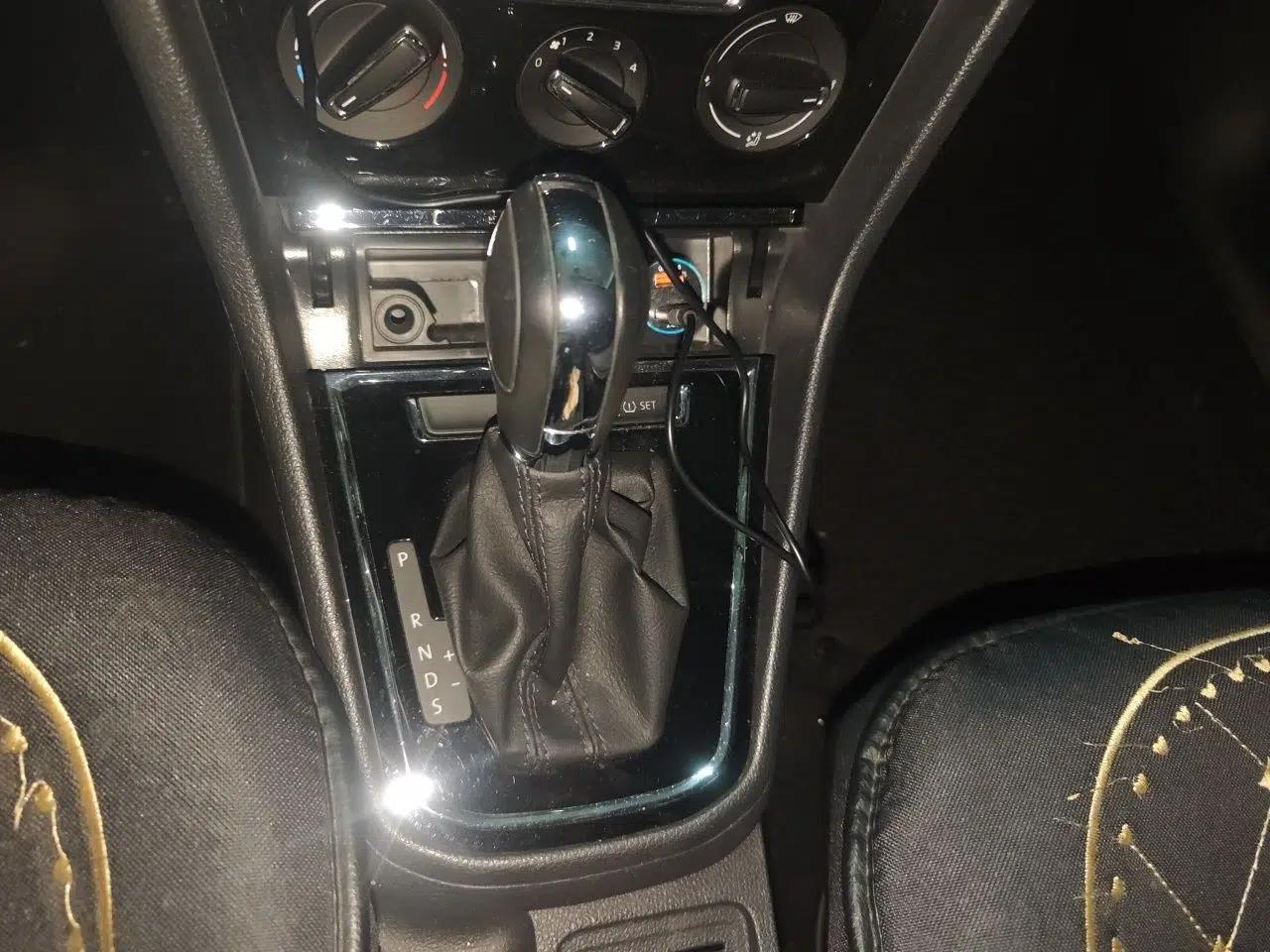 Volkswagen Bora 2018 1.5L Automatic Comfort Model — миниатюра 11