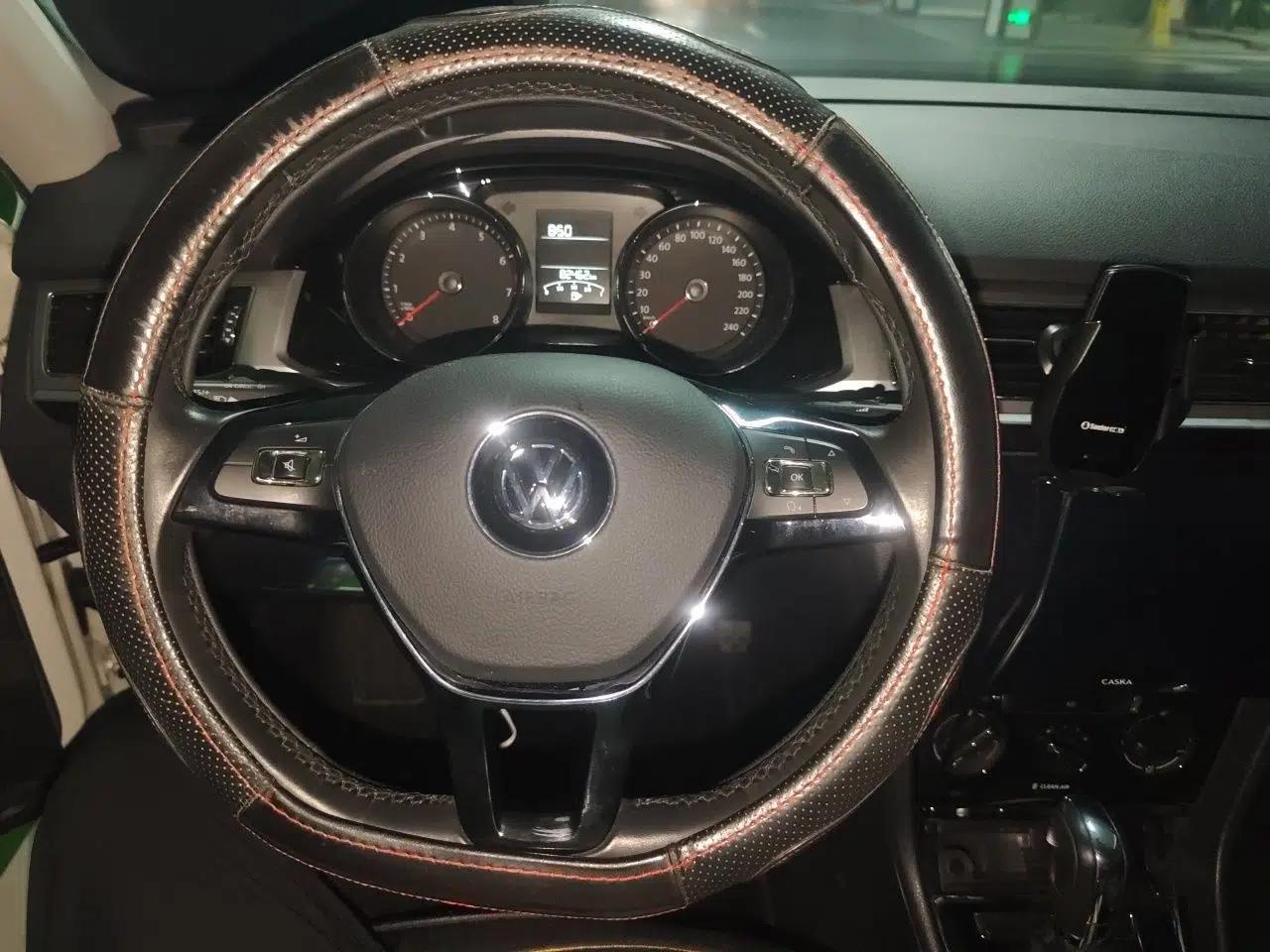 Volkswagen Bora 2018 1.5L Automatic Comfort Model — миниатюра 7