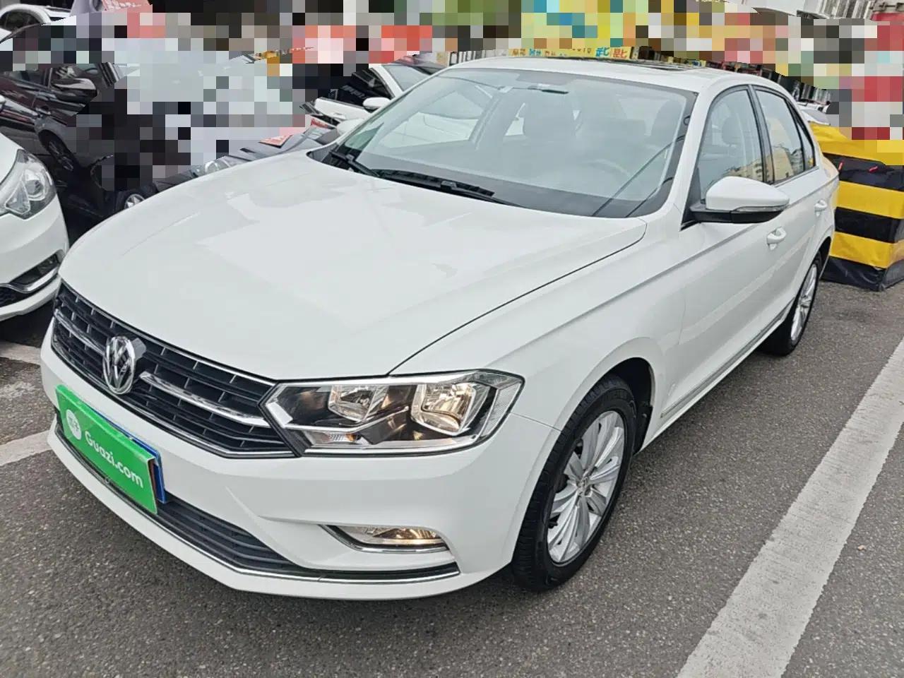Volkswagen Bora 2017 1.6L Manual Comfort Model — миниатюра 1