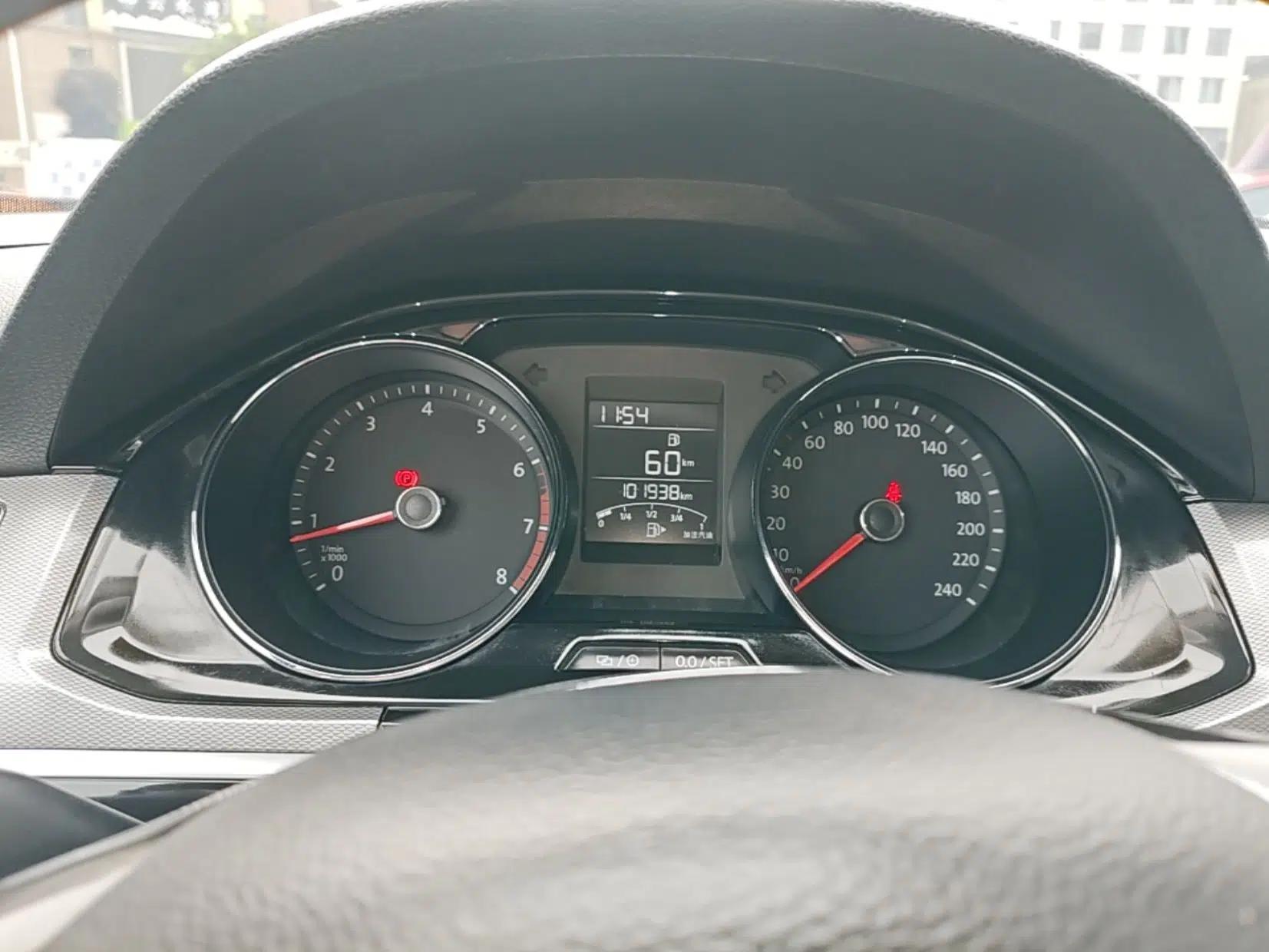 Volkswagen Bora 2017 1.6L Manual Comfort Model — миниатюра 14
