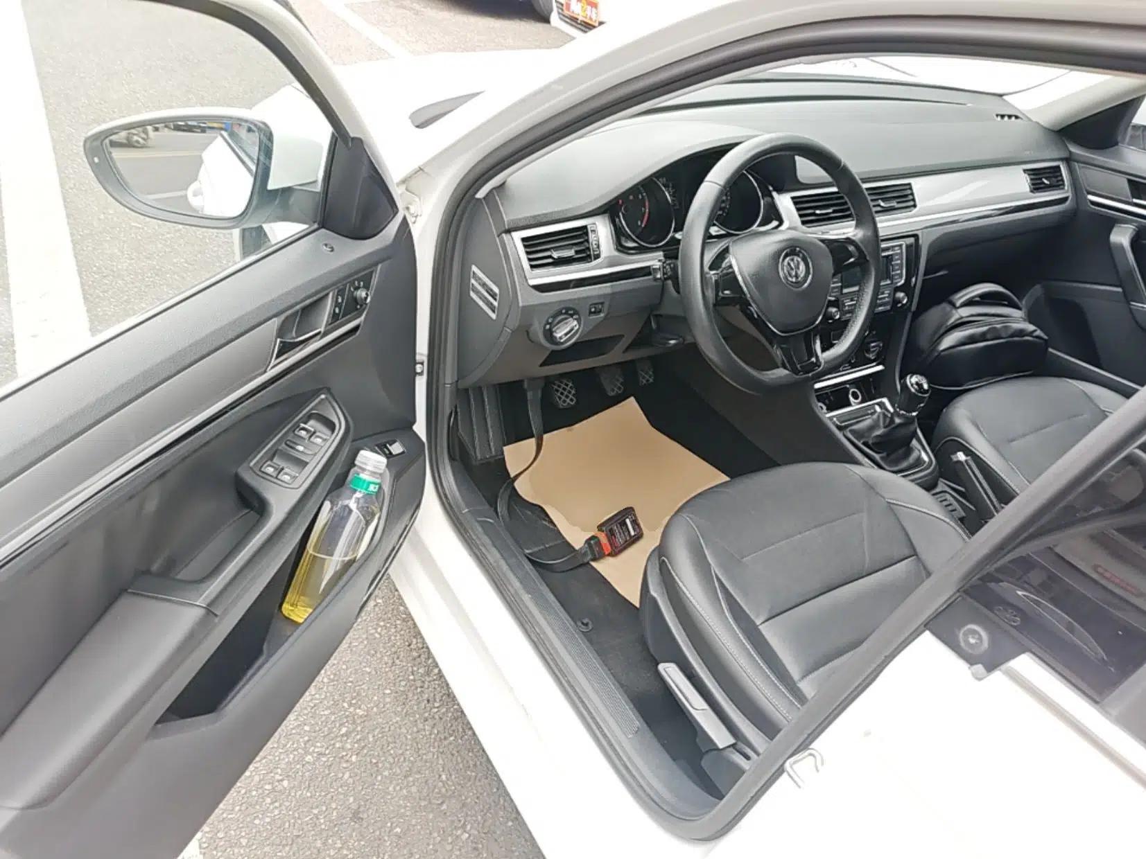 Volkswagen Bora 2017 1.6L Manual Comfort Model — миниатюра 18