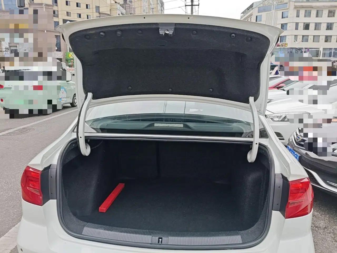Volkswagen Bora 2017 1.6L Manual Comfort Model — миниатюра 22