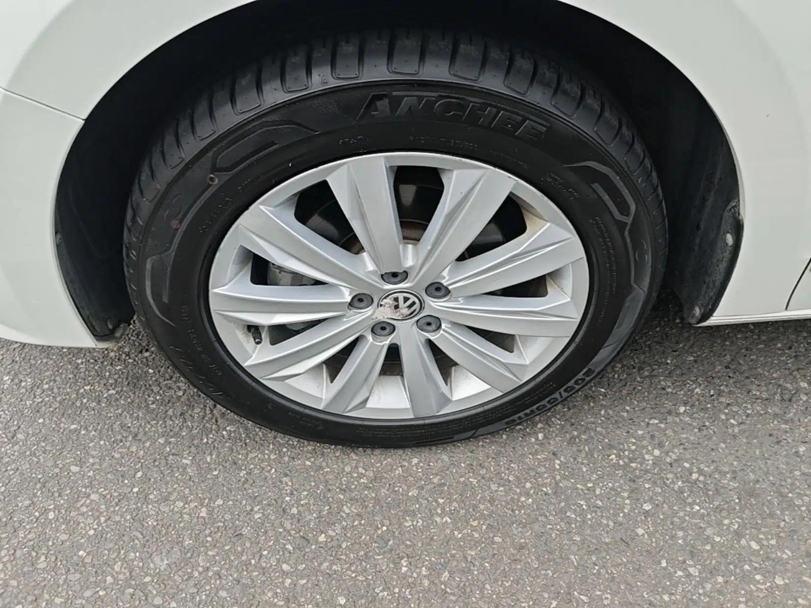 Volkswagen Bora 2017 1.6L Manual Comfort Model — миниатюра 10