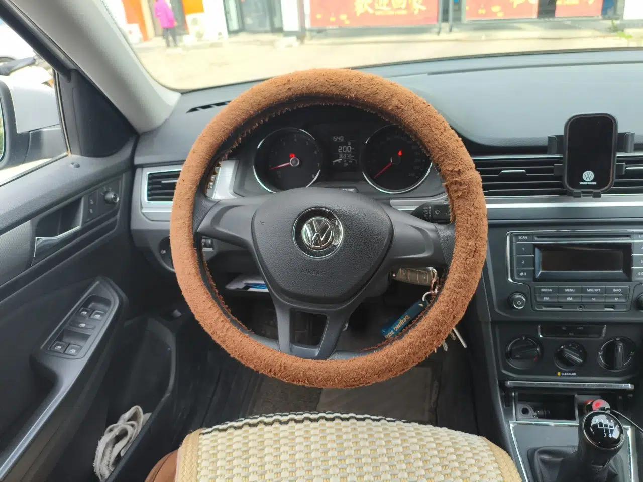 Volkswagen Bora 2017 1.6L Manual Fashion Model — миниатюра 9