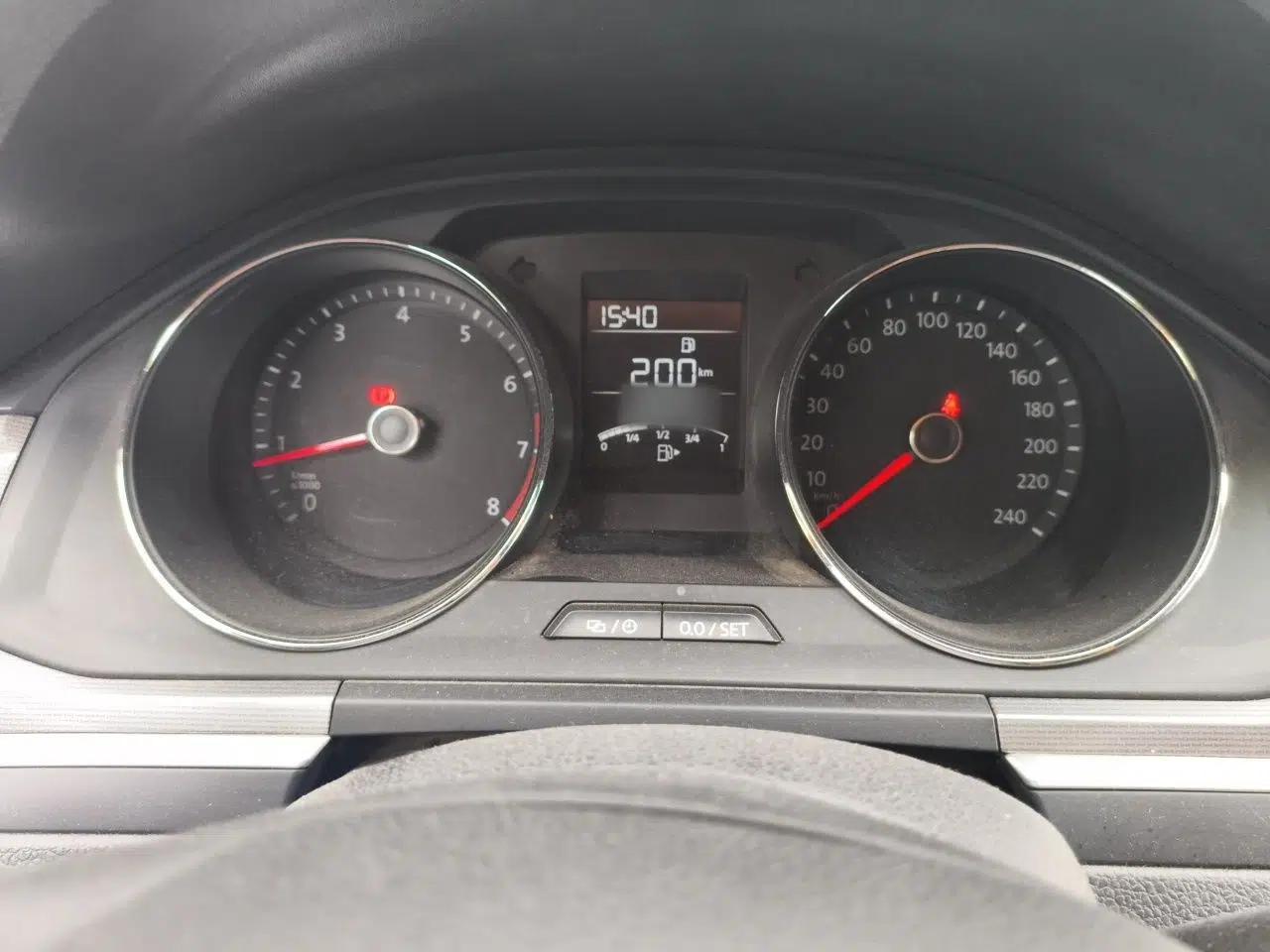 Volkswagen Bora 2017 1.6L Manual Fashion Model — миниатюра 10