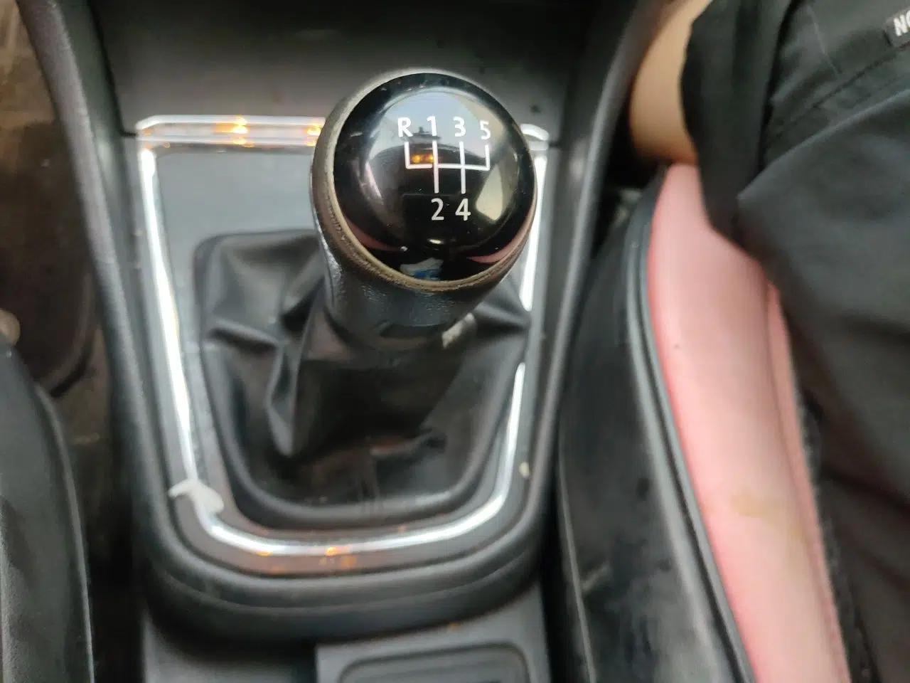 Volkswagen Bora 2016 1.6L Manual Fashion Edition — миниатюра 14
