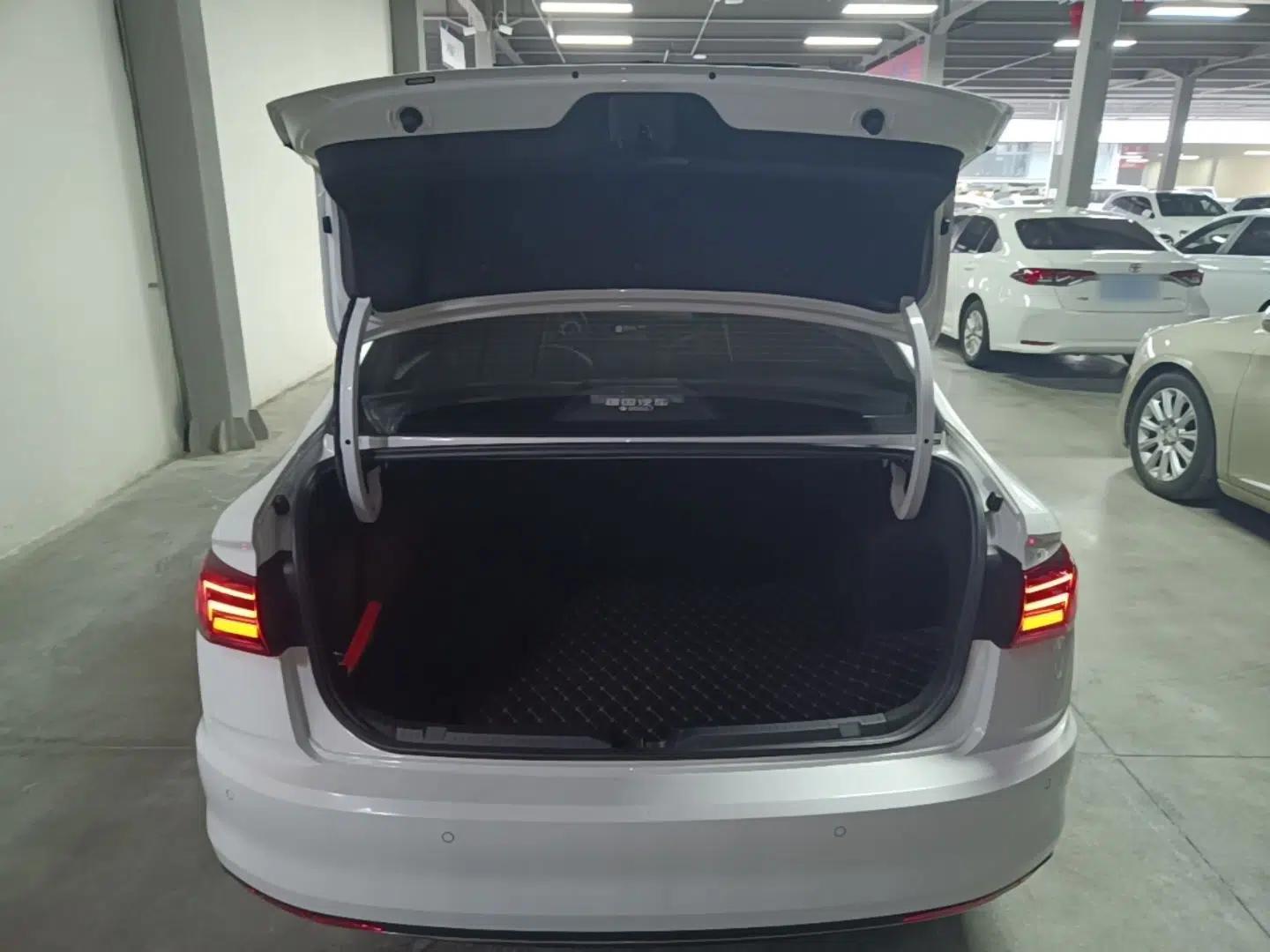 Volkswagen Bora 2021 1.5L Automatic Comfort Smart Connect Edition — миниатюра 22