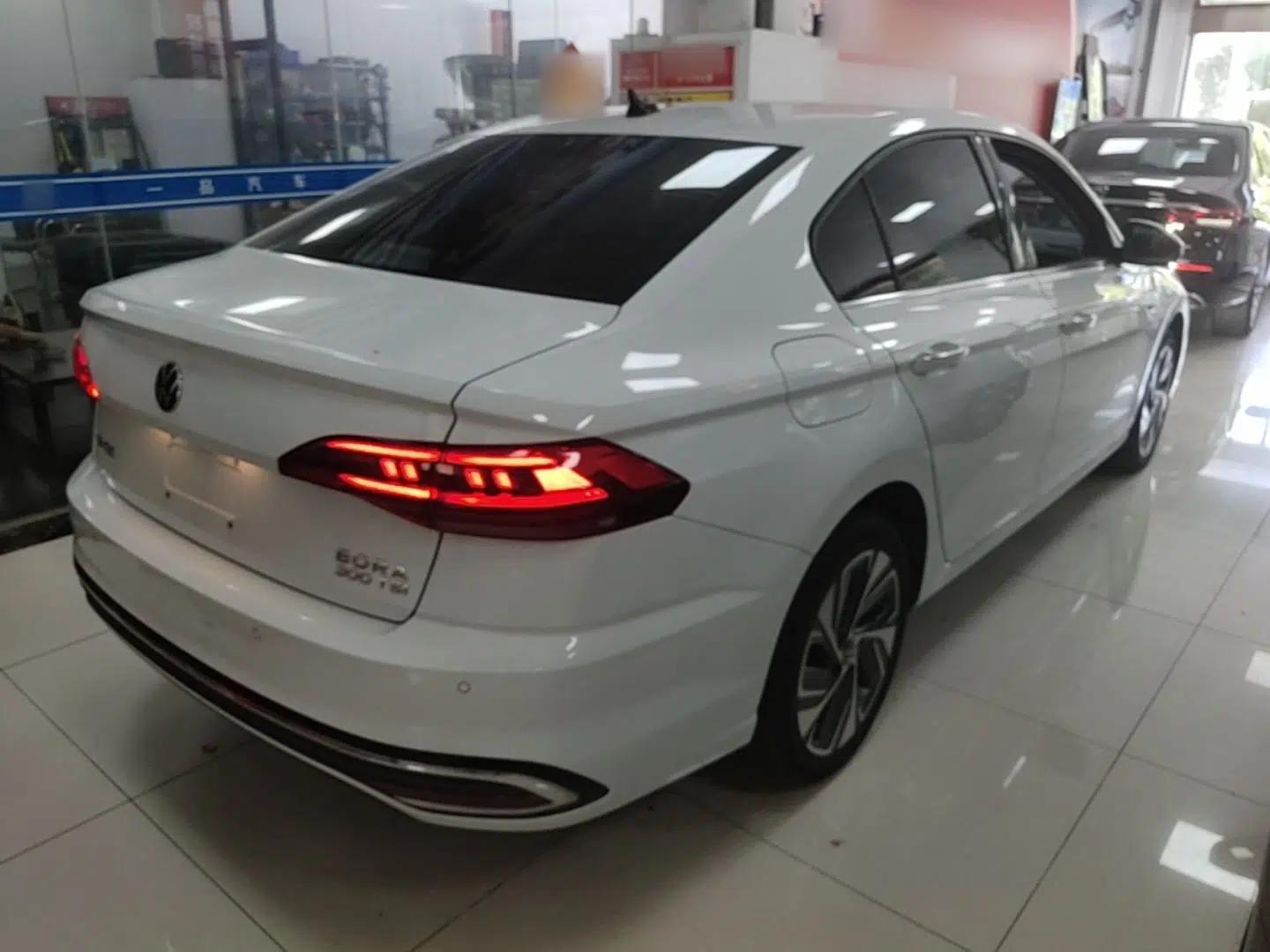 Volkswagen Bora 2023 300TSI DSG Prestige Edition — миниатюра 6
