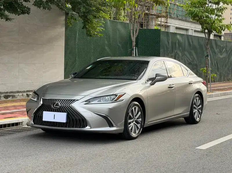 Lexus ES 2018 200 Premium Edition (China VI Emission Standard) — миниатюра 1