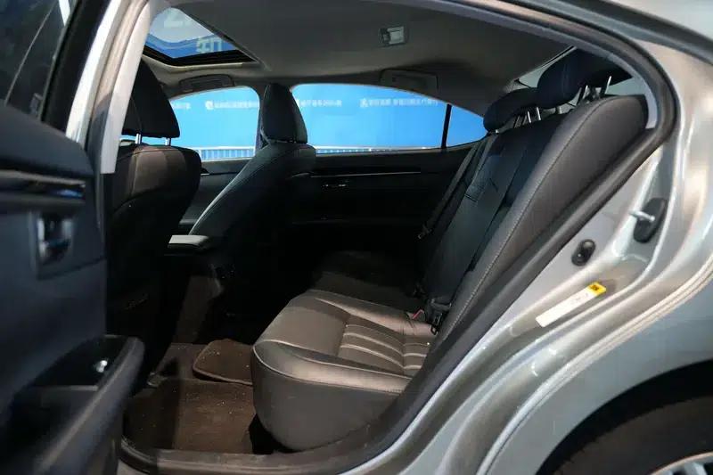 Lexus ES 2015 200 Comfort Edition — миниатюра 25