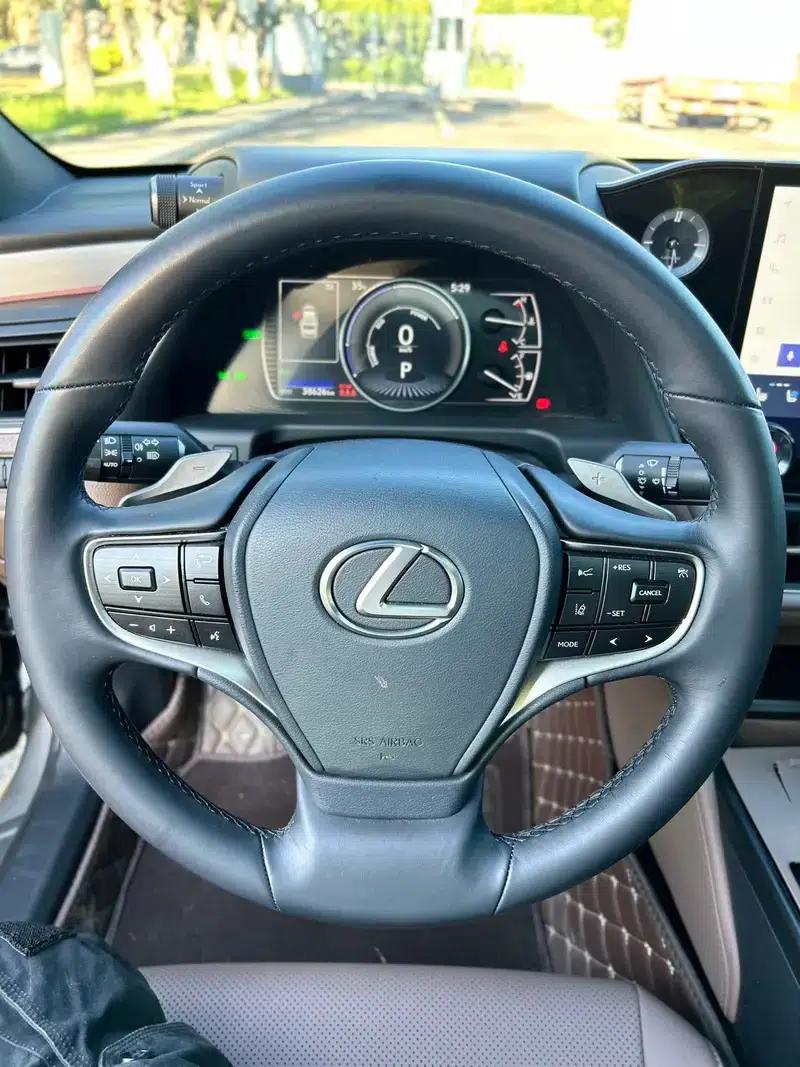 Lexus ES 2025 300h Premium Edition — миниатюра 11