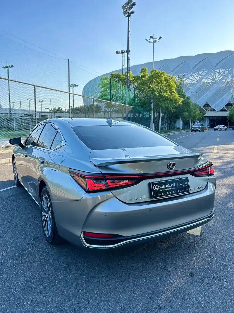 Lexus ES 2025 300h Premium Edition — миниатюра 3