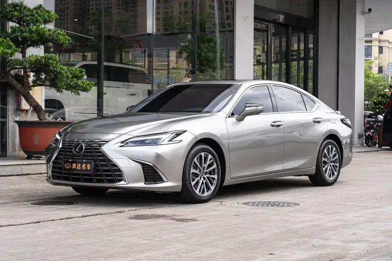 Lexus ES 2025 300h Premium Edition — миниатюра 1