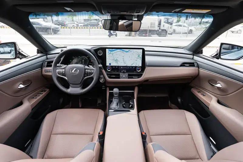 Lexus ES 2025 300h Premium Edition — миниатюра 12