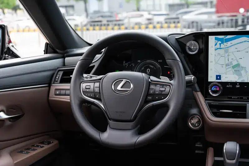 Lexus ES 2025 300h Premium Edition — миниатюра 14