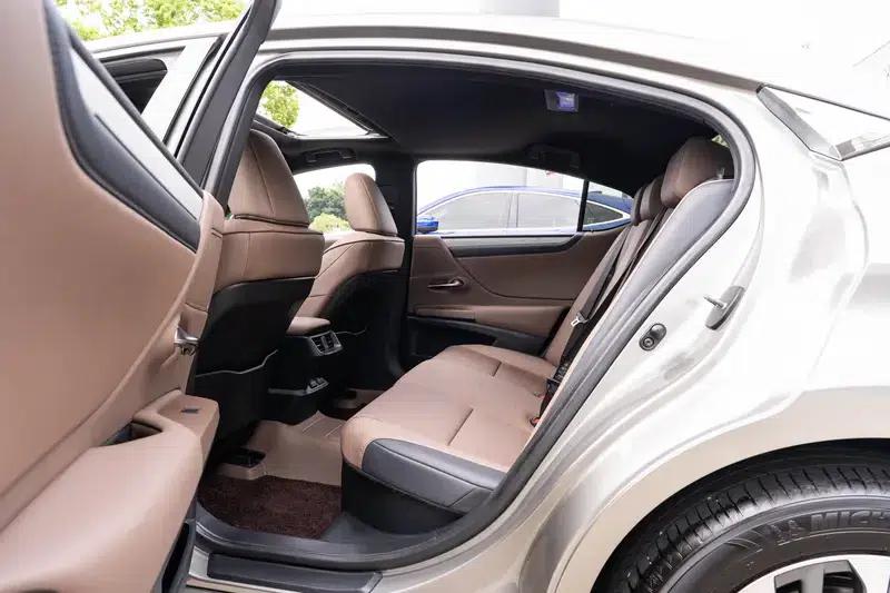 Lexus ES 2025 300h Premium Edition — миниатюра 19